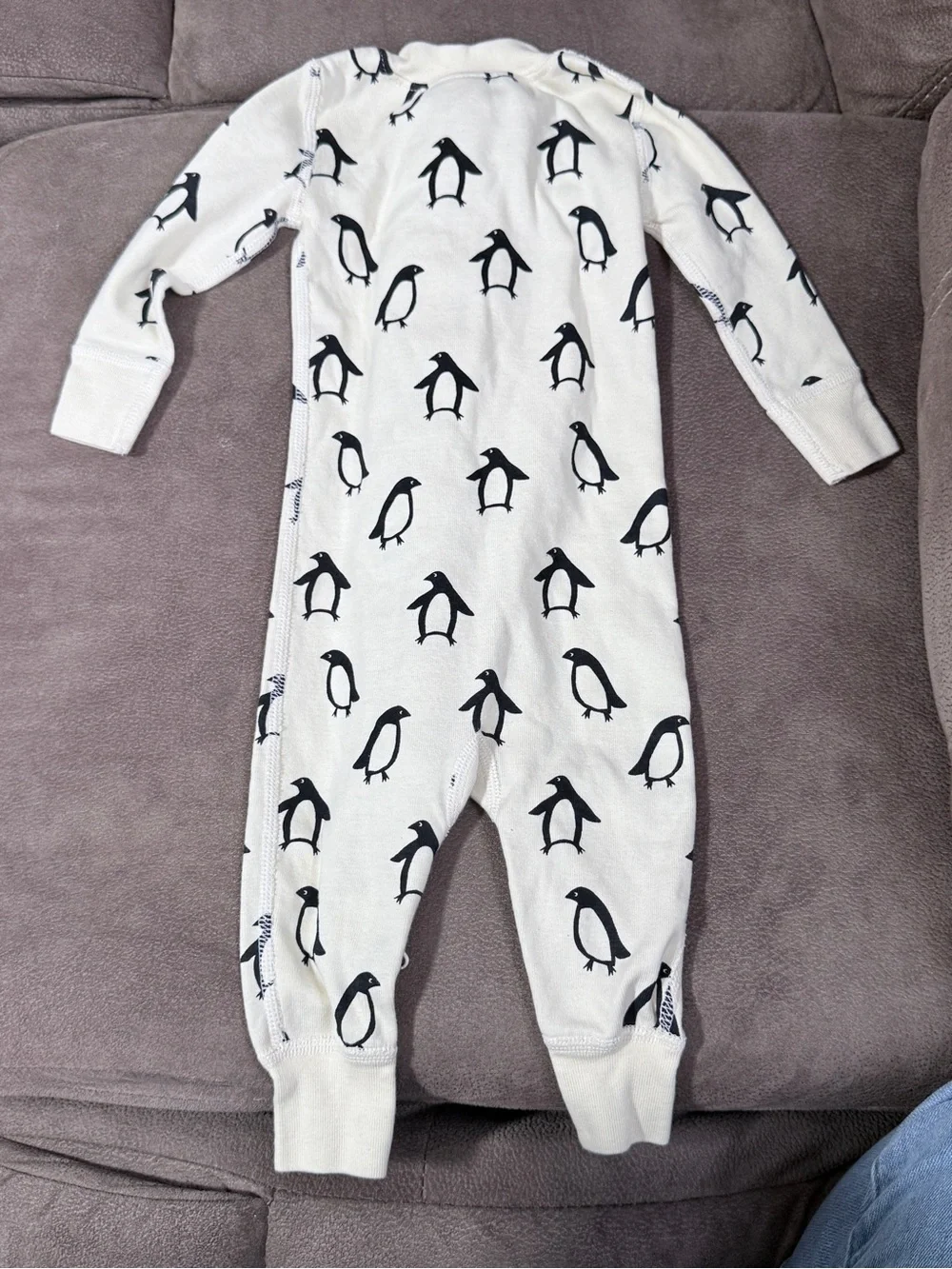 Hanna Andersson Cream One-Piece with Penguin Print size 6-12 month